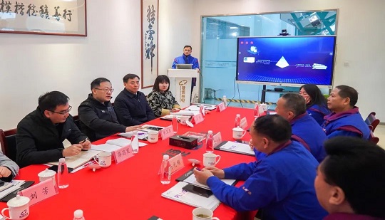 Хуан Вэйдун, секретарь партийного рабочего комитета и директор управляющего комитета зоны высоких технологий Синьчжан, и его делегация посетили Цзесюнь!
        